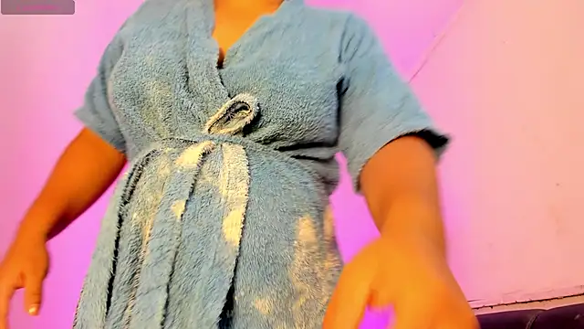 Webkamerová show milkqueenboobs