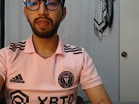 Chat +18 de thomass1018 ao vivo