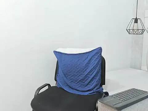 Bella_adamss_ Show in webcam