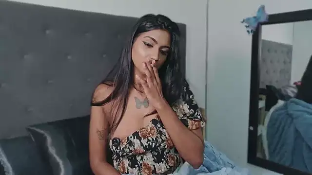 دردشة Delilah_Blazee الجنسية المباشرة