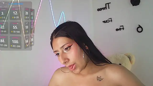 Chat +18 de Sara_Blum ao vivo