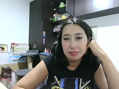 saramaSS Live XXX Chat