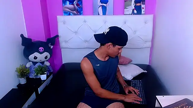 Angel_foxc13 webkamerás műsora