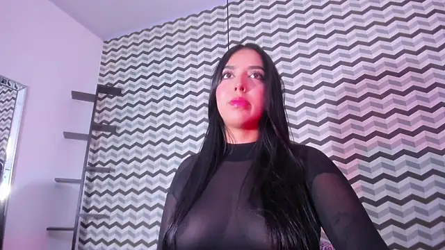 IVONNEREYES' Live XXX Chat