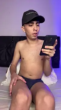 michaell_twinkk Show Webcam