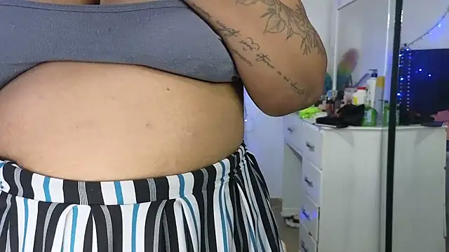 Chat +18 de charlotte_077 ao vivo