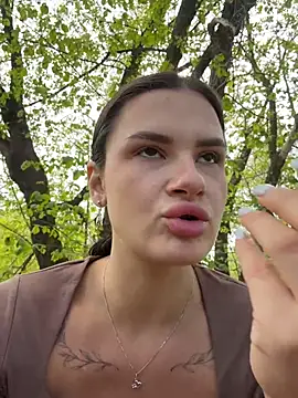 MiraReach live XXX chat