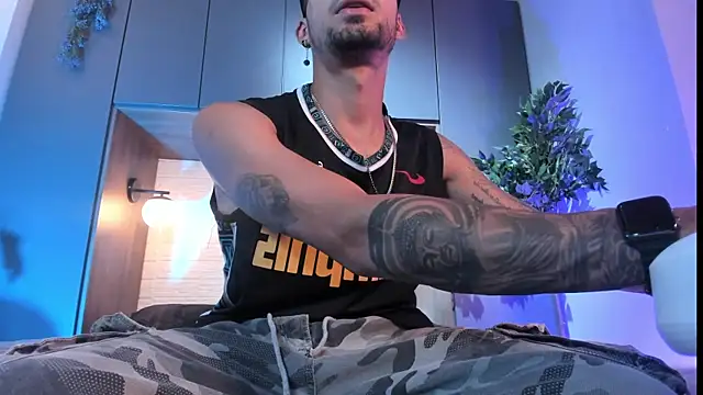DrakeNeumann élő XXX-chatje