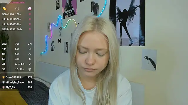 MidnightPoise's Live XXX Chat