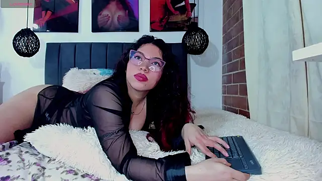 kyliejenner_hot's Live XXX Chat