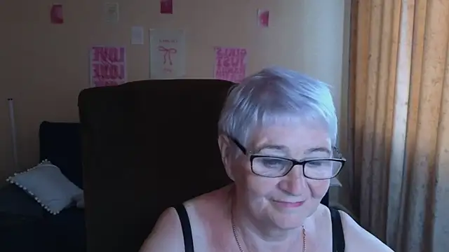 Sandra_Snowflake Adlı Modelin Canlı XXX Sohbeti