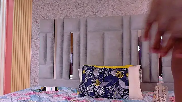 bigcurvymoomy élő XXX-chatje
