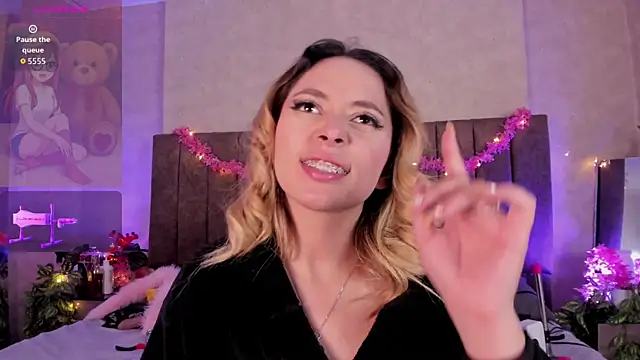 LanaMills_ Adlı Modelin Canlı XXX Sohbeti