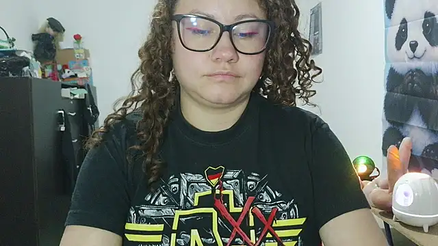 curly_greeneyed Live XXX Chat