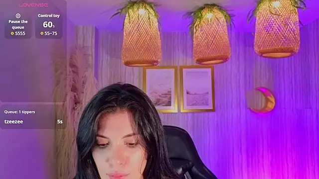 caroline_1sn Live XXX chat