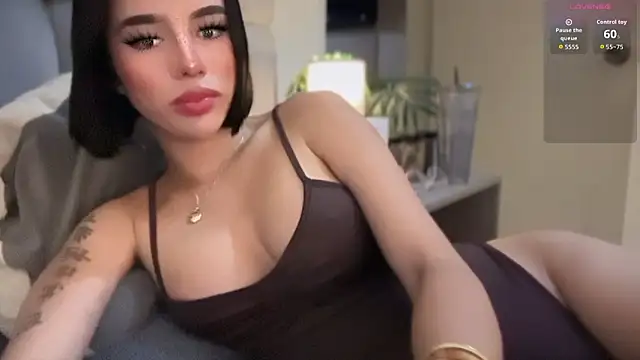 Pokazy przed kamerką – youngstunnagirl
