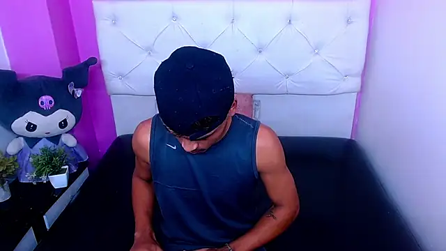 Angel_foxc13 webkamerás műsora