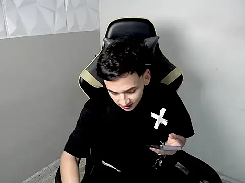 Mathias_twinkk: απευθείας συνομιλία ΧΧΧ