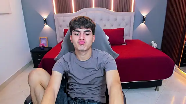 XXX chat uživo modela Tommy18__