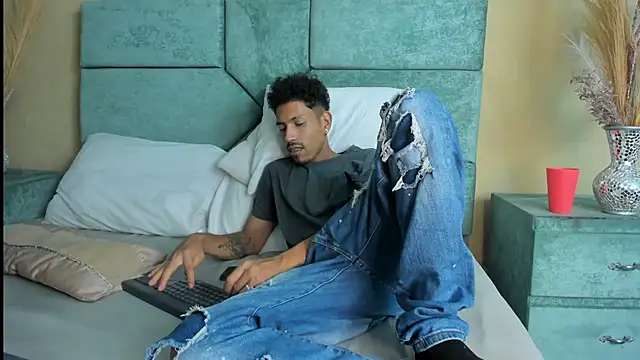 NoaahTylor 在線直播表演