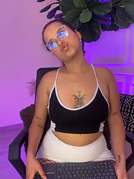 Chat +18 de MayaLee_ ao vivo
