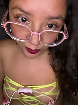 Chat +18 de Vivi_Kvsh ao vivo