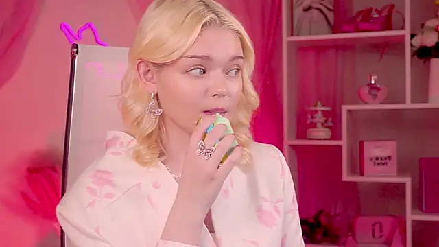 AdeleCartier's Live XXX Chat
