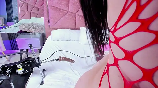 Amanda-Cruz Show in webcam