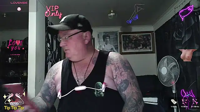 KINKYBLUEYES69 在線直播表演