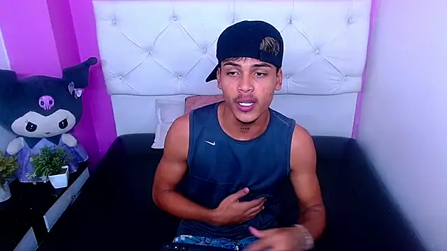 Angel_foxc13 webkamerás műsora