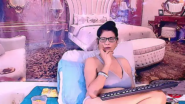 IndianAllure's Live XXX Chat