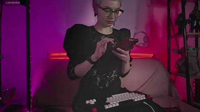 CyberXGoddess Adlı Modelin Canlı XXX Sohbeti