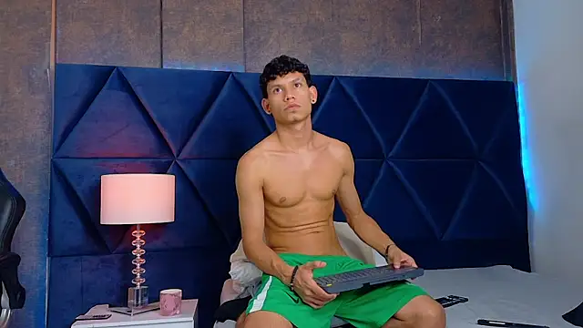 ThiagoFerrer_ লাইভ XXX চ্যাট
