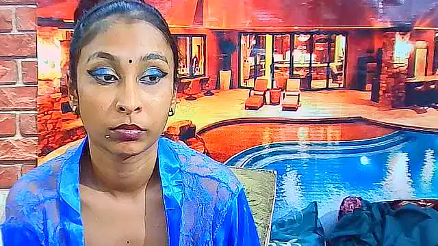 IndianSexyButt Adlı Modelin Canlı XXX Sohbeti