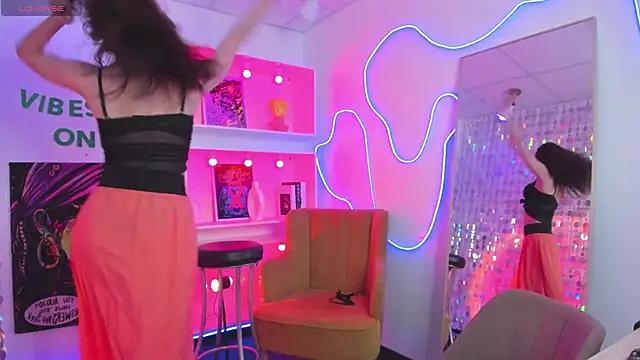 MirandaGlow's Live XXX Chat