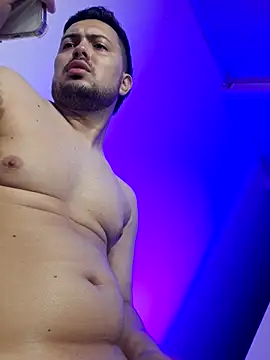 Show modela ORTIZ96hot na web-kameri