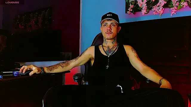 Show modela HannibalLester na web-kameri