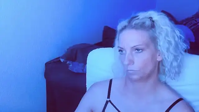 SexyJulia21's Live XXX Chat