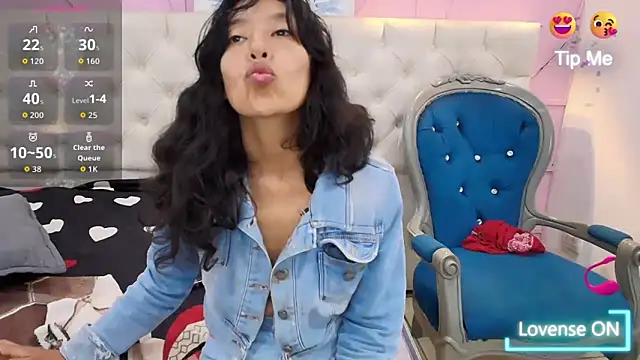 karolinee_66_'s Live XXX Chat
