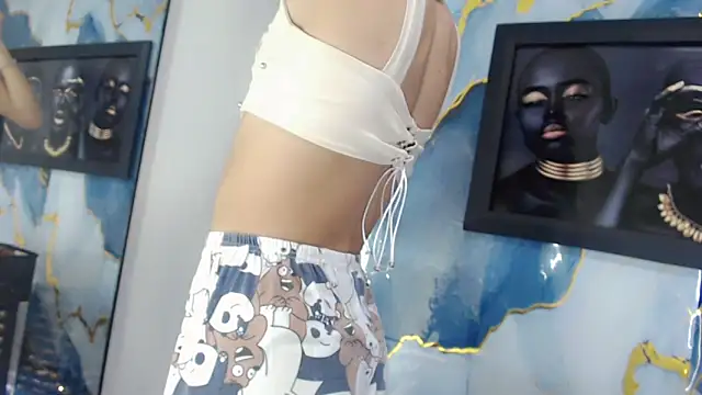 NathalialLooes Show in webcam