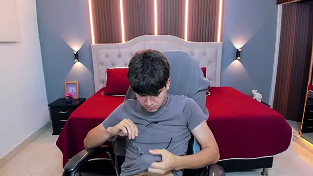 Tommy18__'s Live XXX Chat