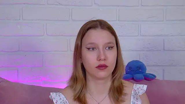 Pokazy przed kamerką – LiliLinn