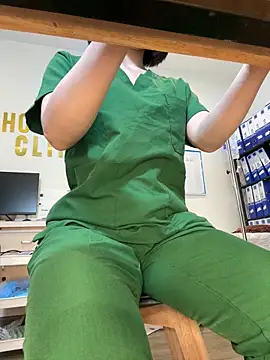 secretly_masturbating Show in webcam