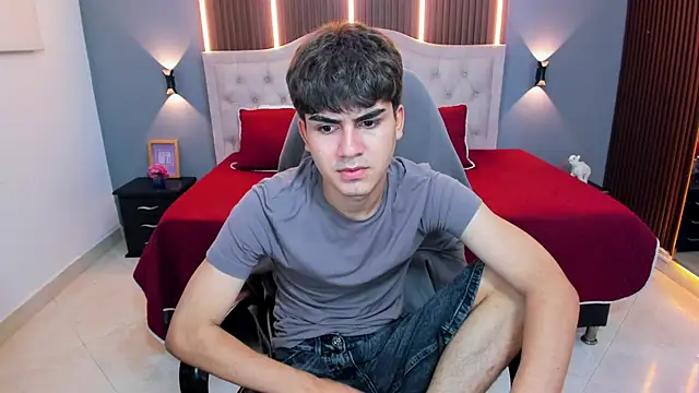 Tommy18__ élő XXX-chatje