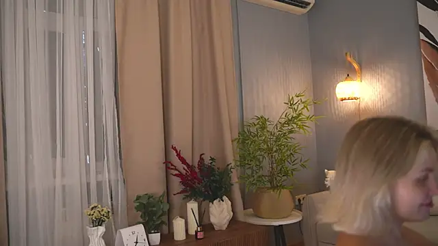 Lunea_Evienne_'s Live XXX Chat