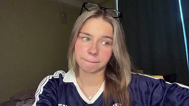 Chat XXX en directo de EarthaStinett