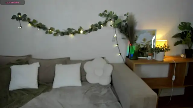 HoneyEmilly's Live XXX Chat