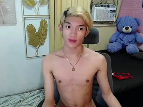 urasian_john18's Live XXX Chat