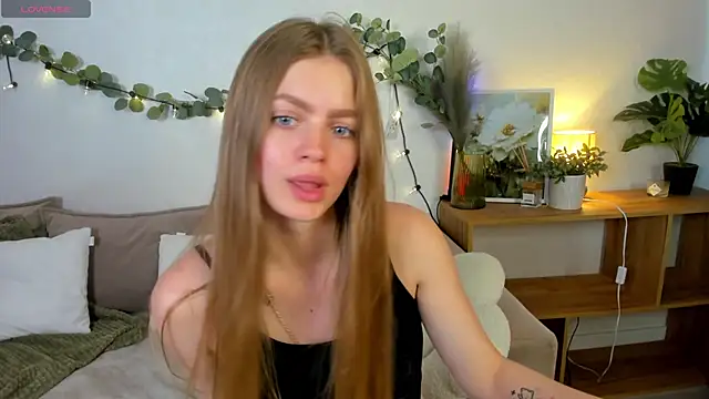 HoneyEmilly: онлайн-секс-чат
