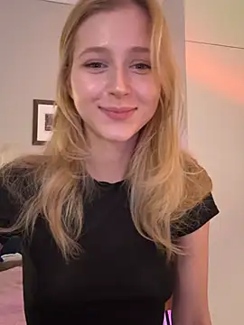 LunaRase live XXX chat